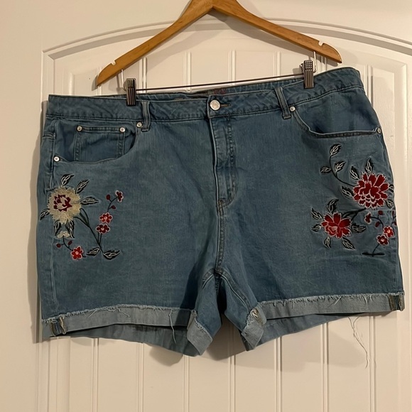 Faded Glory Embroidered Jean Shorts Size 26 - Picture 1 of 5